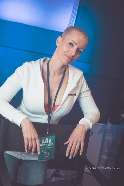 Anike Ekina Desnuda 19401