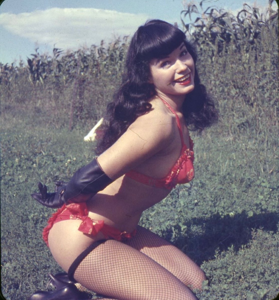 Bettie Page Nude 3568