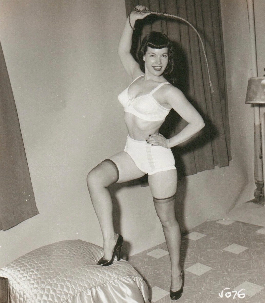 Bettie Page Nude 3574