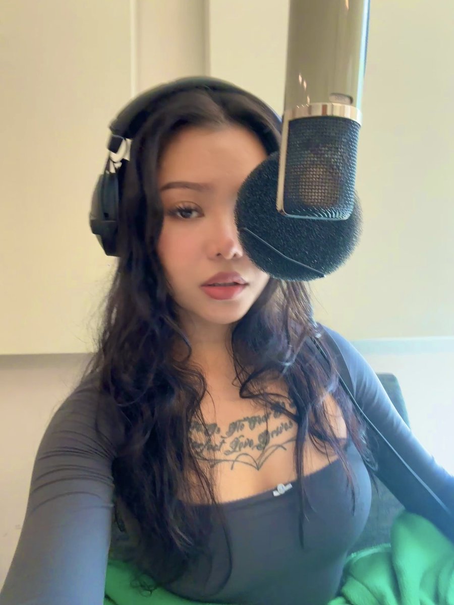 Bella Poarch Nackt 12449