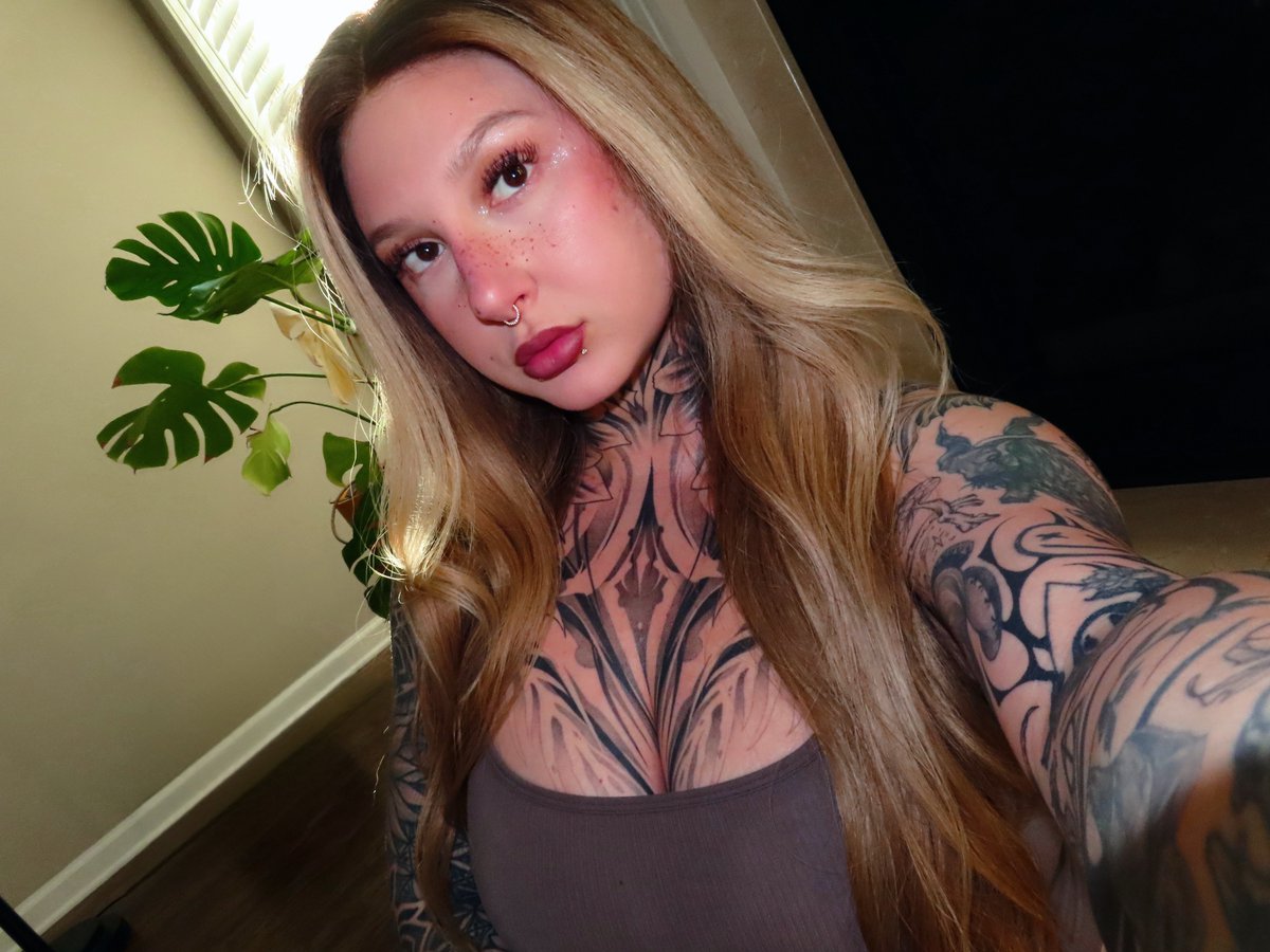 Skylar Vox Nude 10458