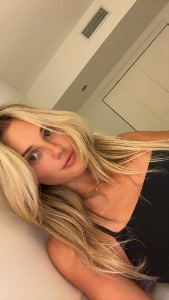 Lindsay Brewer Nude 11391