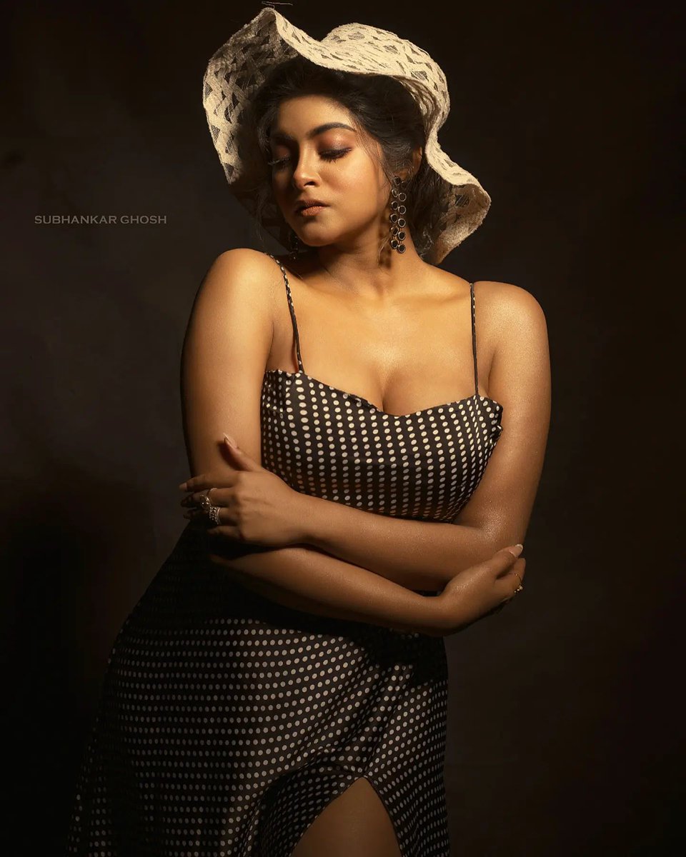 Chandrika Desai Nackt 7671