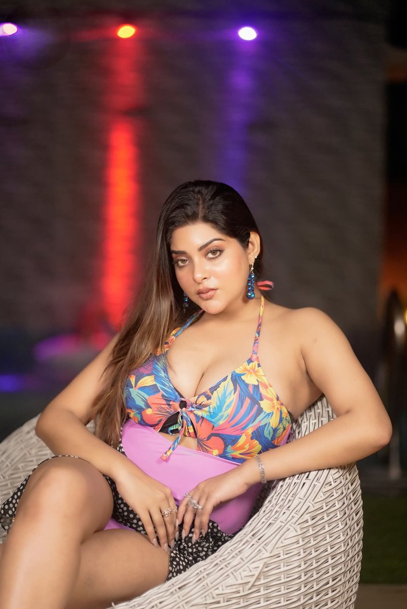 Chandrika Desai Nackt 7657