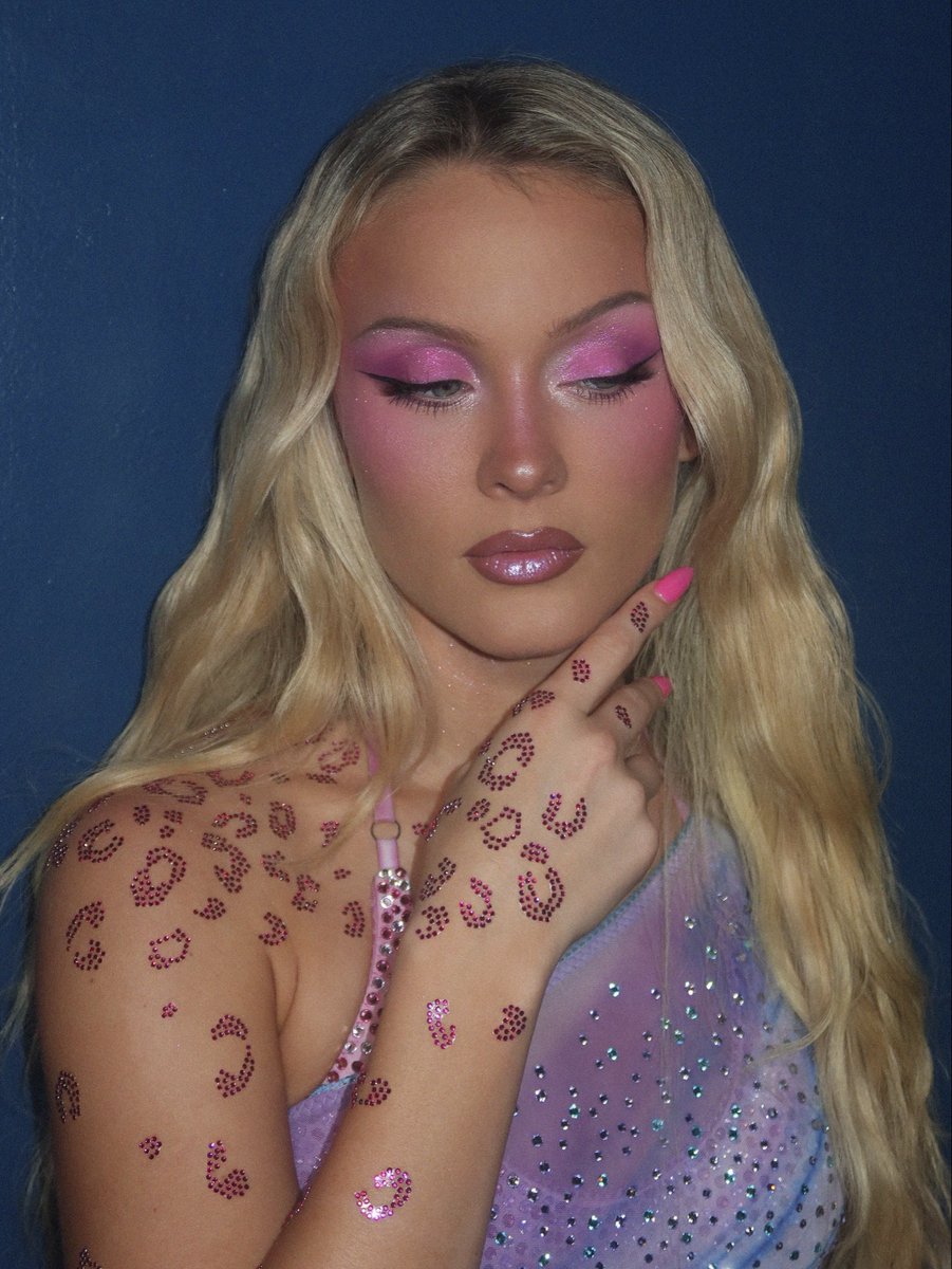 Zara Larsson Nude 4301
