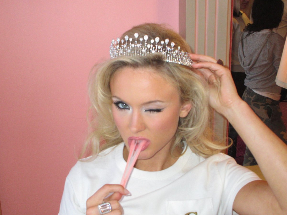 Zara Larsson Nude 4307