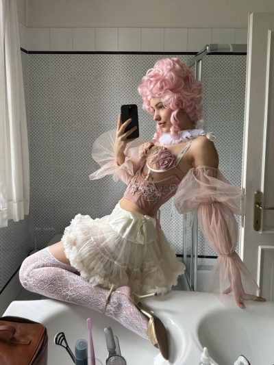 Hareniks Nude 19616