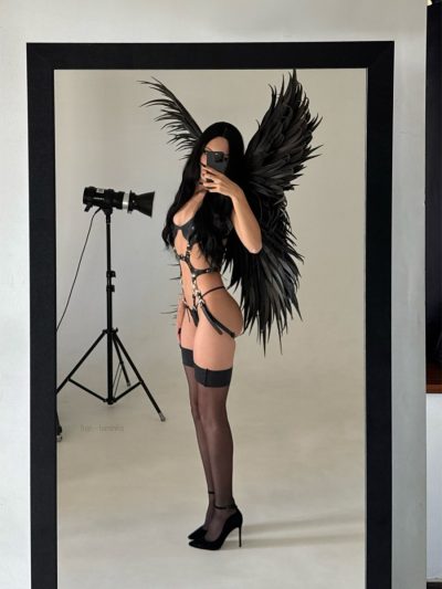 Hareniks Nude 19618