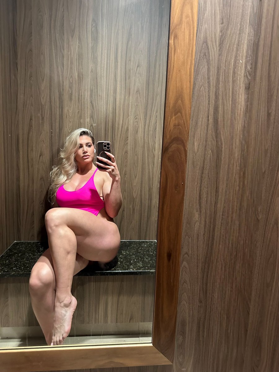 Colette Larsen Nude 869