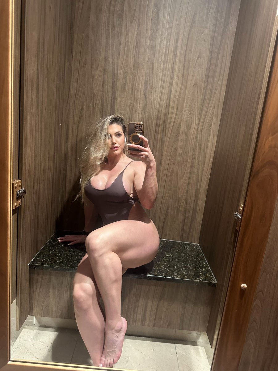 Colette Larsen Nude 870