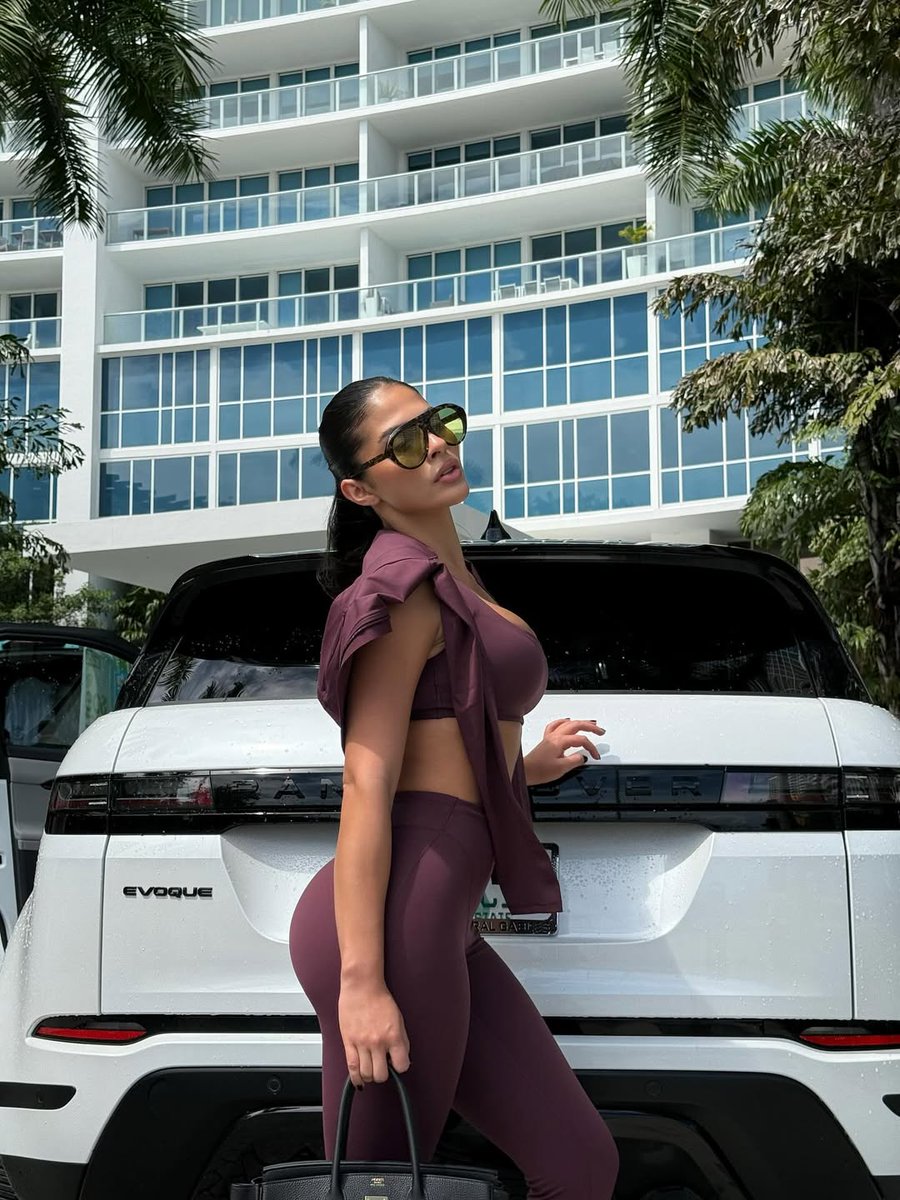 Amanda Trivizas Nua 5361