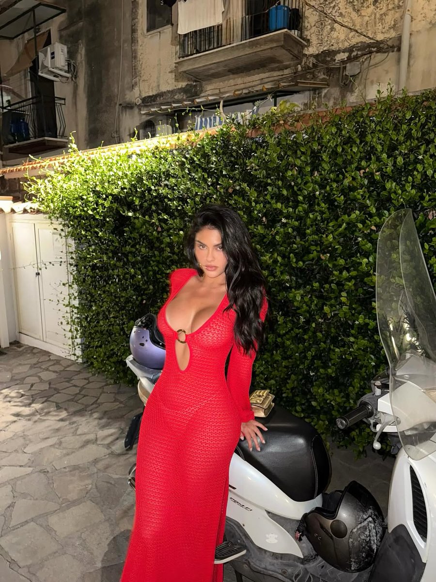 Amanda Trivizas Nua 5366