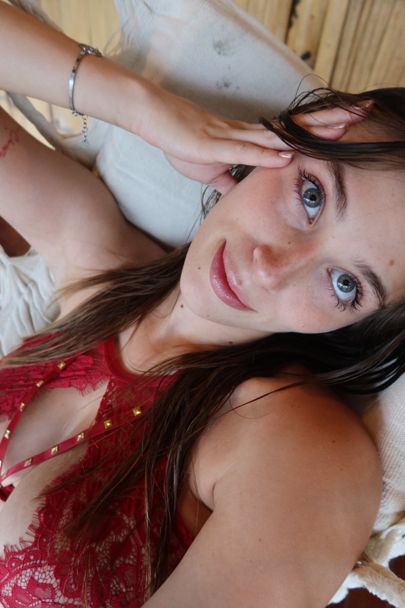 Camila Landi Desnuda 4365