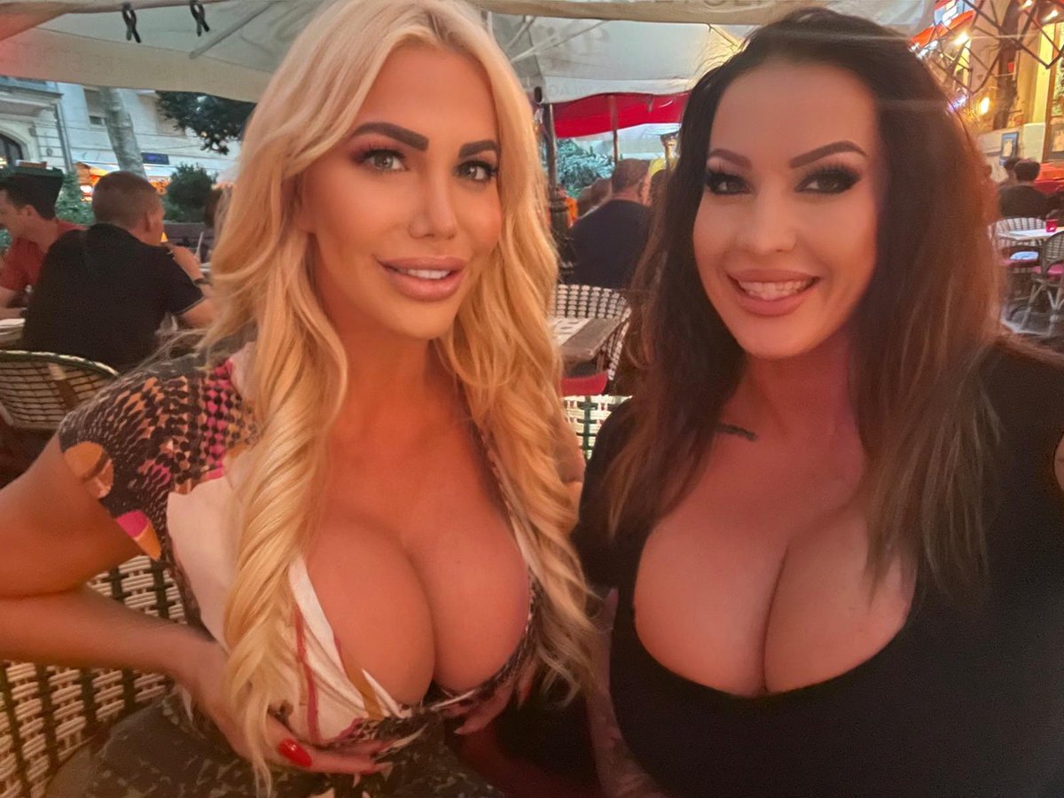 Laura Orsolya Nackt 8735