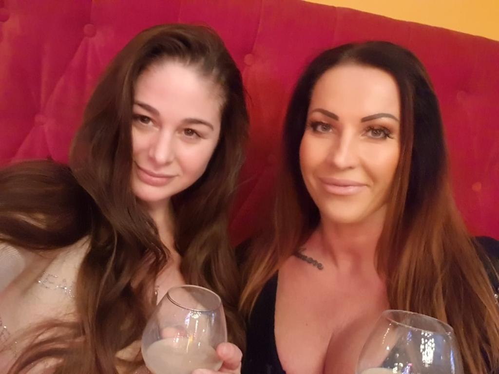 Laura Orsolya Nackt 8736