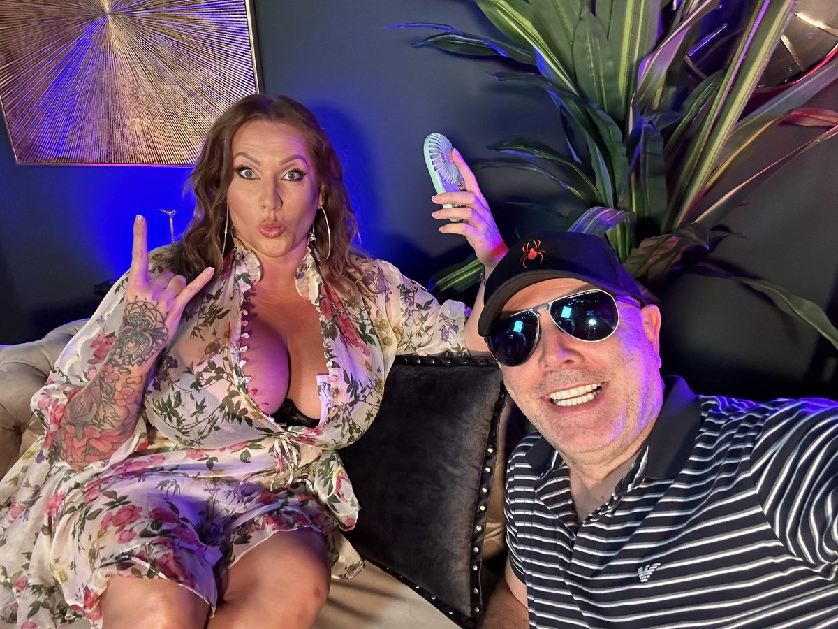 Laura Orsolya Nackt 8729