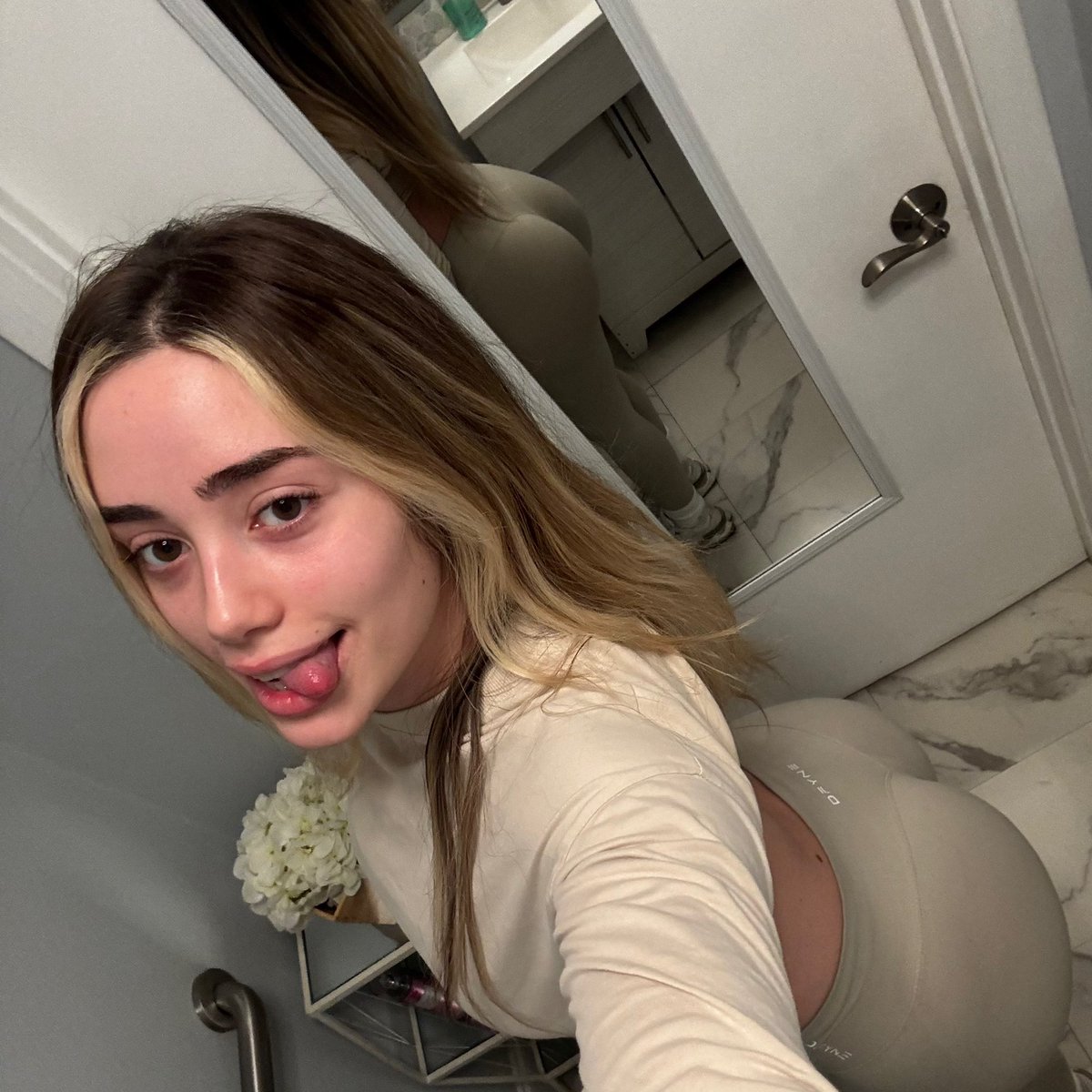 Ameli Olivera Nue 9227