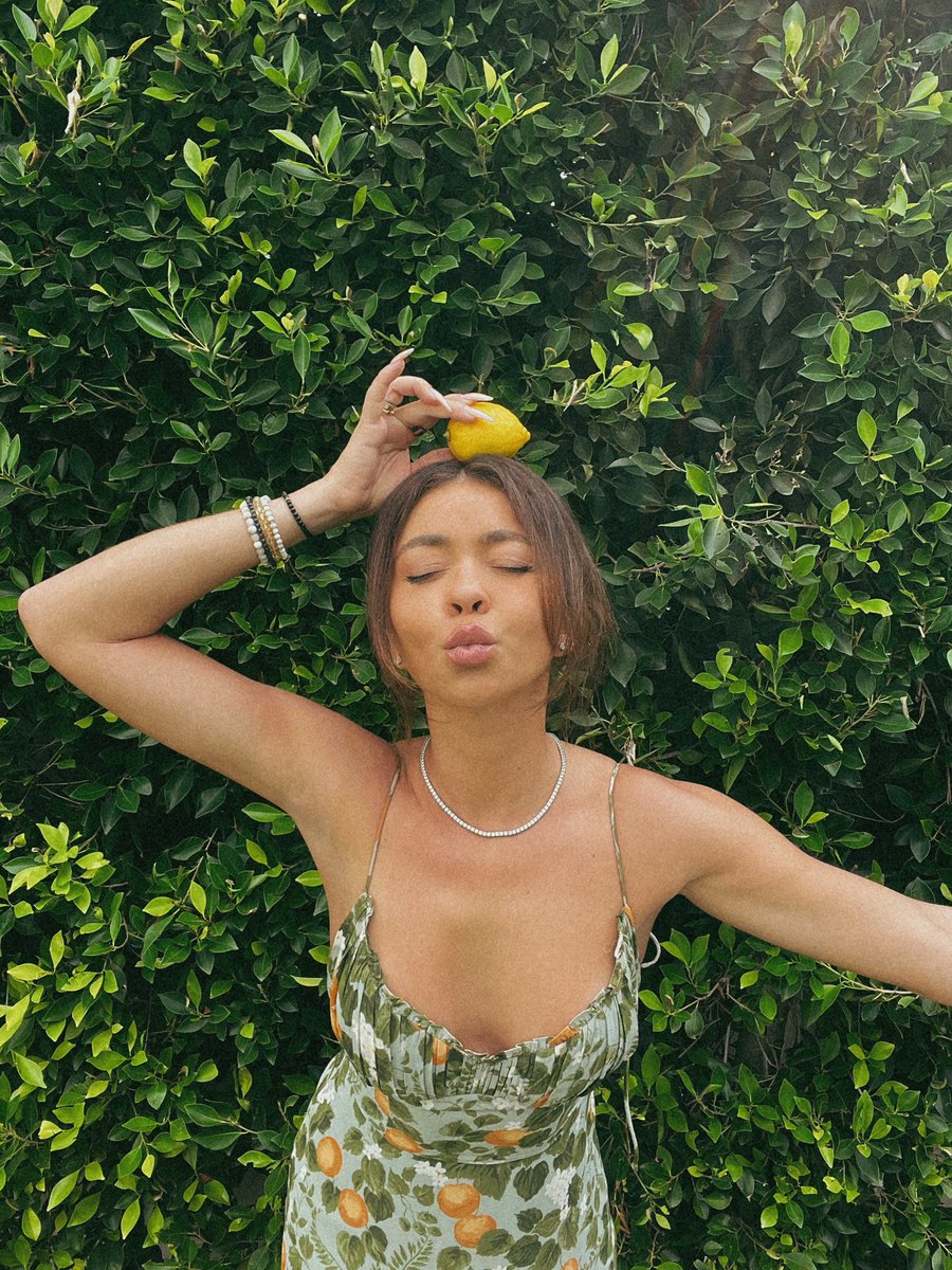 Sarah Hyland Nude 3708