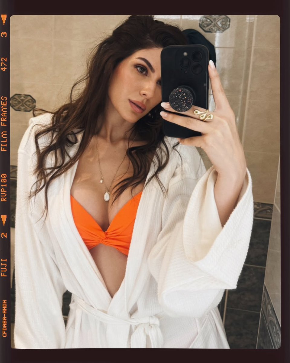 Elnaaz Norouzi Nua 1688
