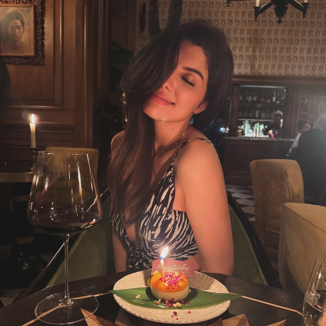 Elnaaz Norouzi Nua 1689