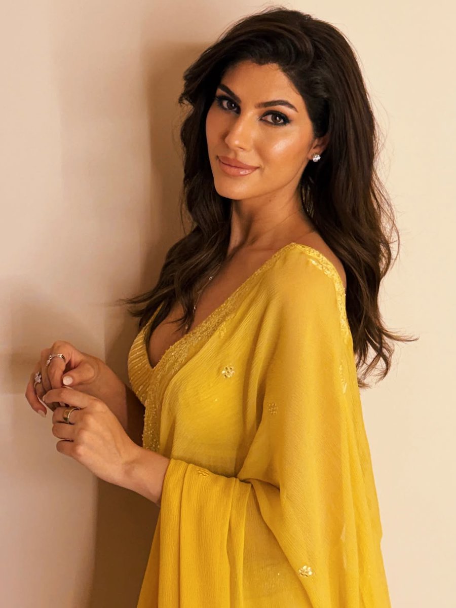 Elnaaz Norouzi Nua 1675