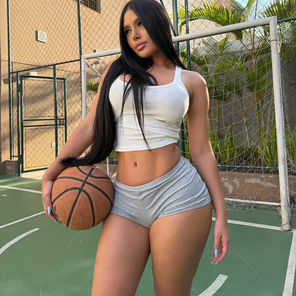 Estter Muniz Nude 218