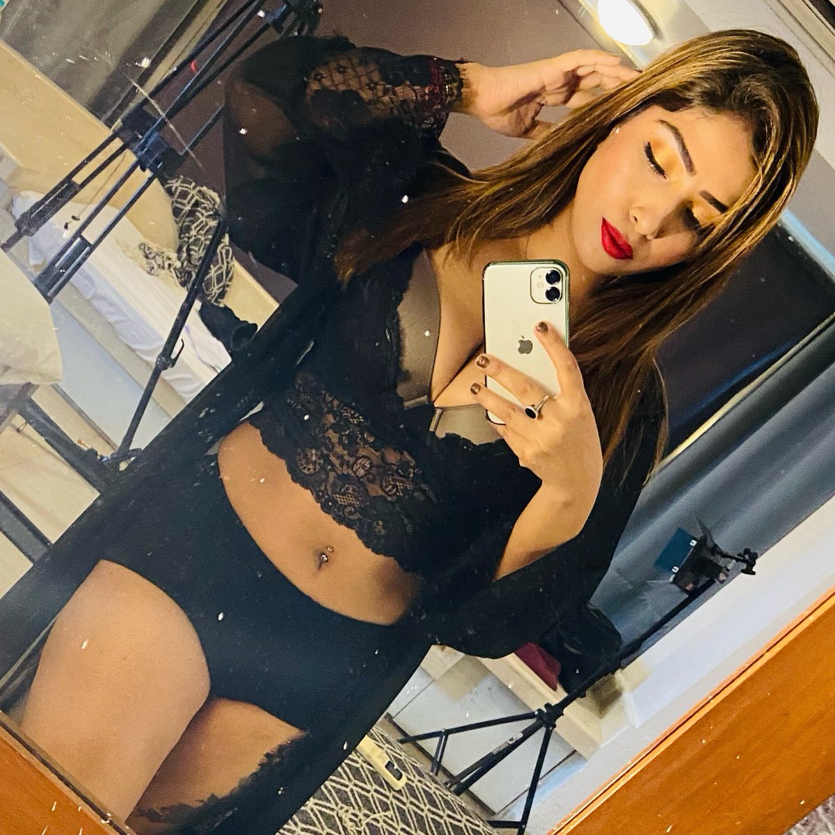 Aayushi Jaiswal Nue 8451