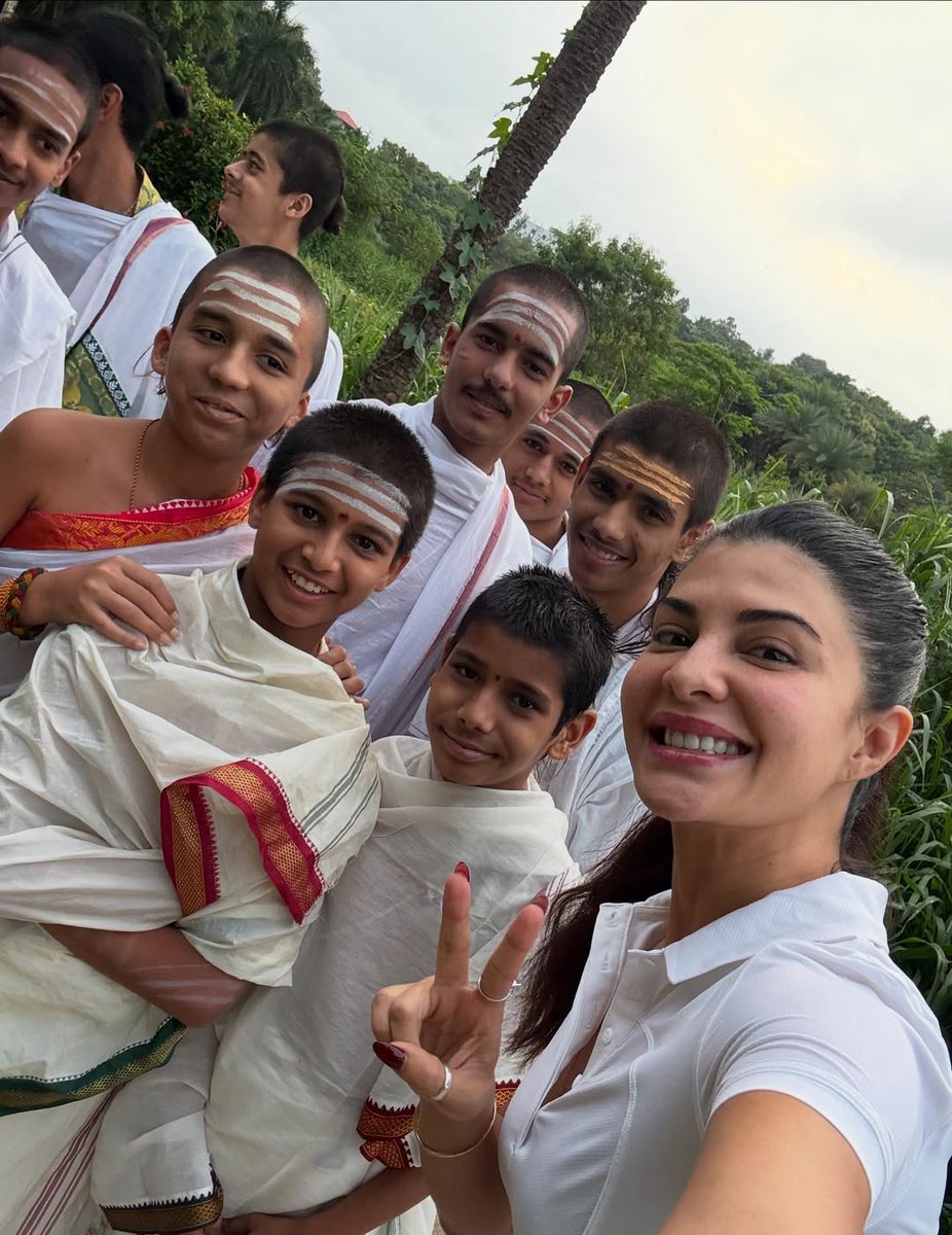 Jacqueline Fernandez Nue 1164