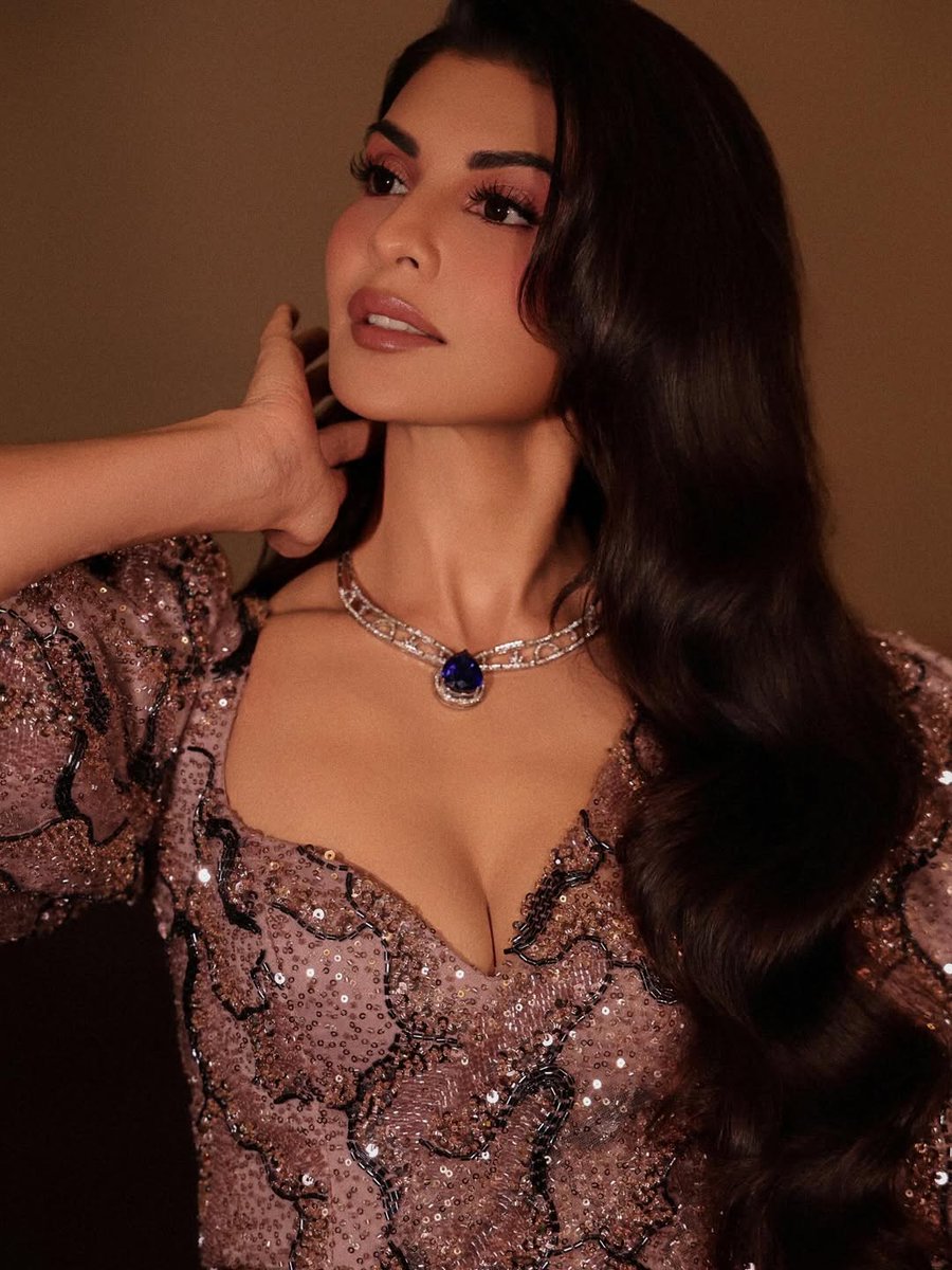 Jacqueline Fernandez Nue 1157