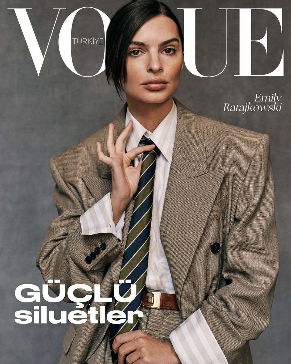 Emily Ratajkowski Nude 13026