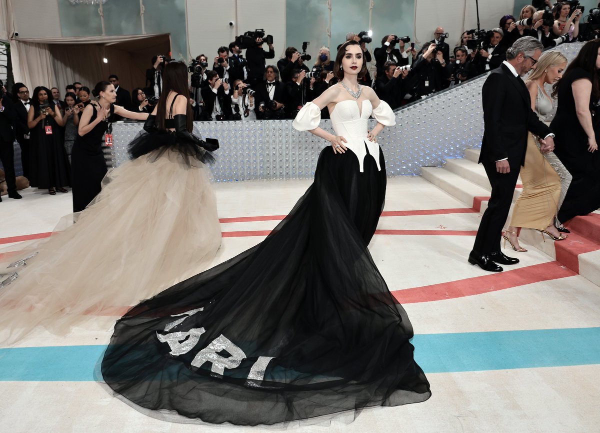 Lily Collins Nackt 11264