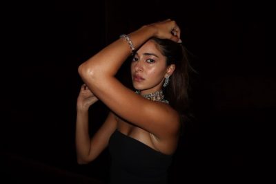 Ananya Pandey Nude 19025