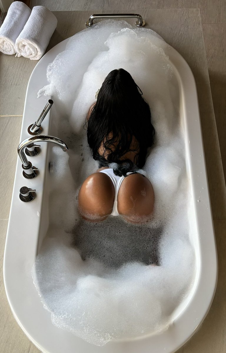 Lina London Desnuda 8836