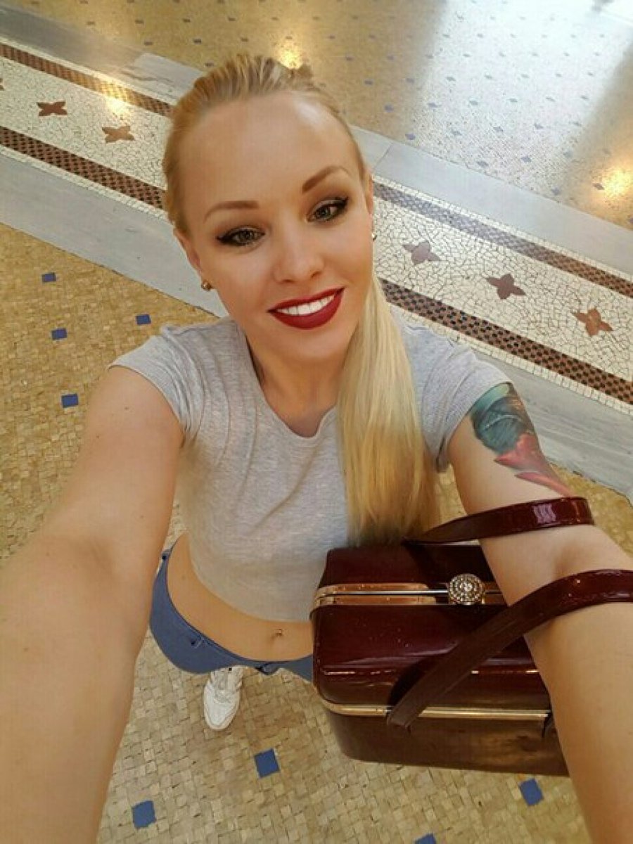 Lola Taylor Nackt 4649