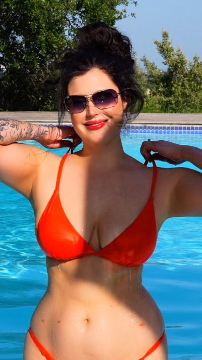 Elizabeth Monarch Nude 25834