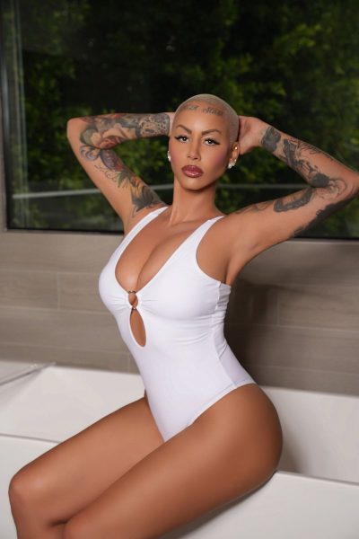Amber Rose Nua 23423