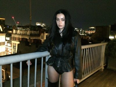 Charli XCX Nue 27120