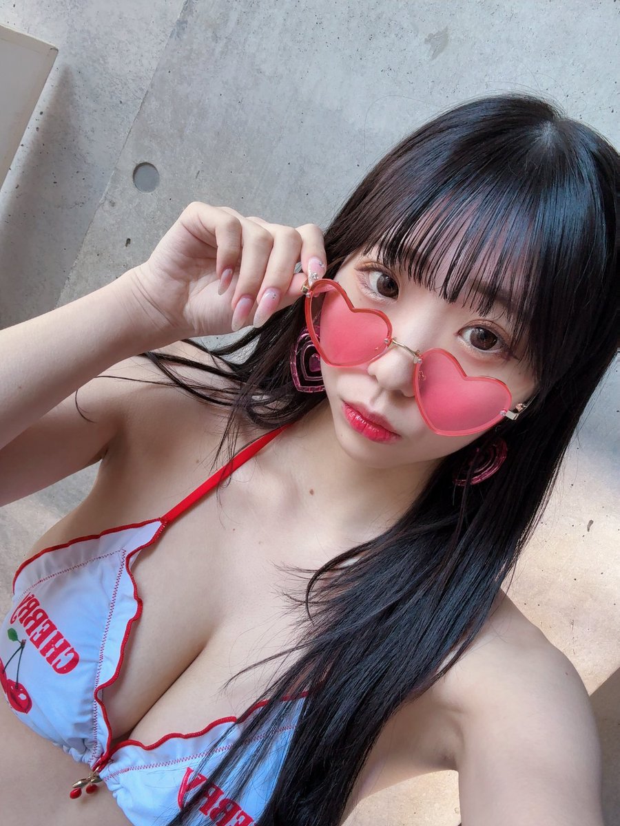 Mitsuki Momota Nua 824