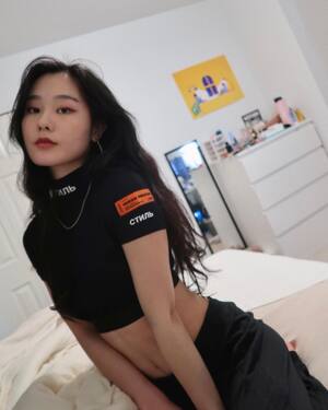 39daph nude 5