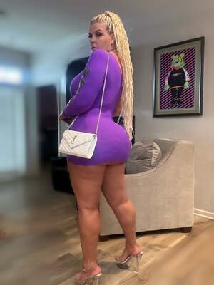 6ft Phenomenon nude 3