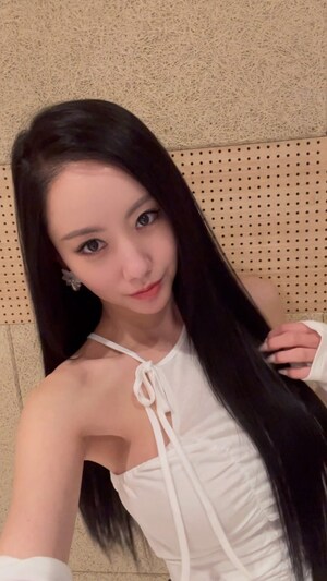 A Yeon nude 12