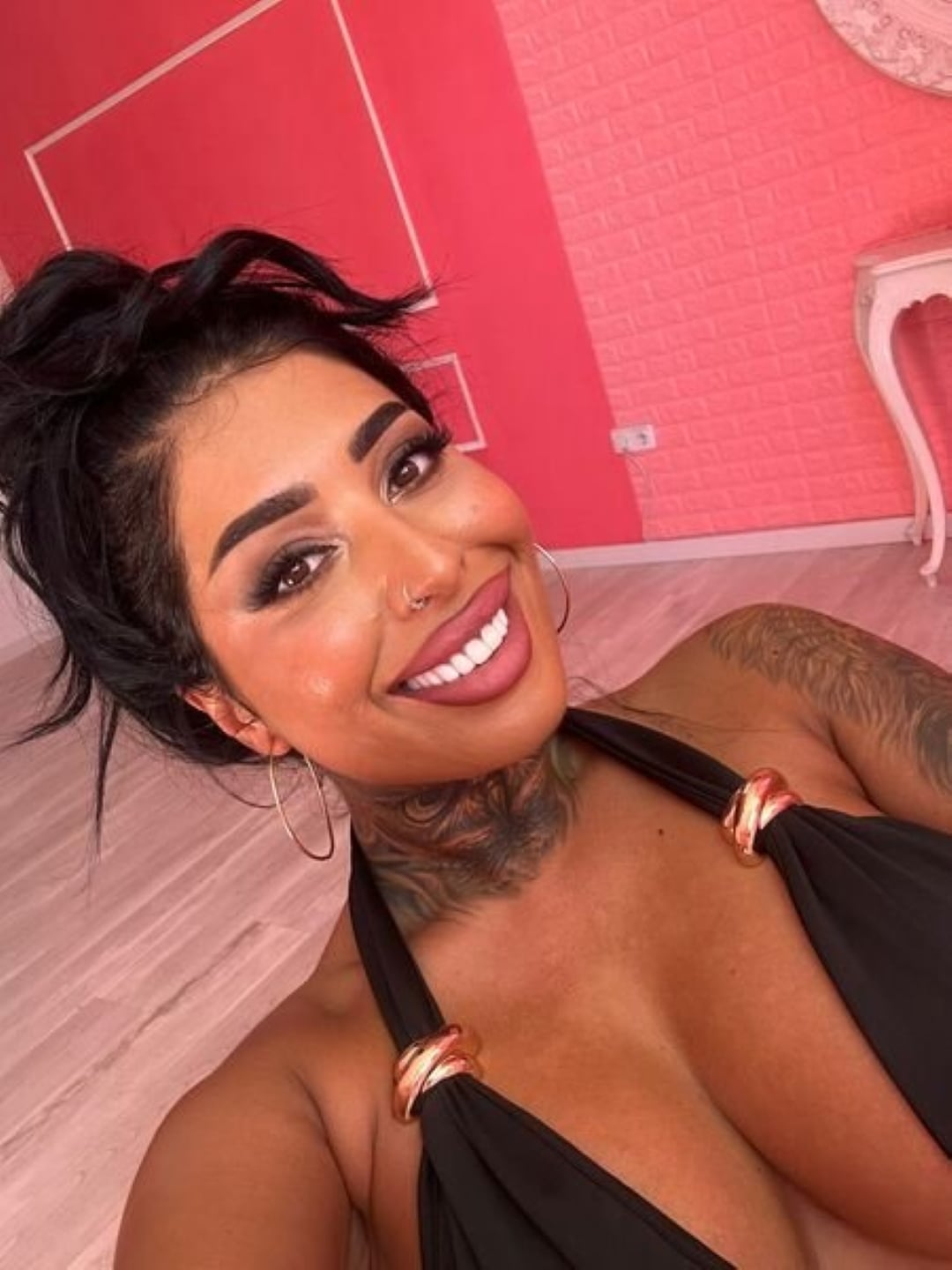 Aariss nude 1