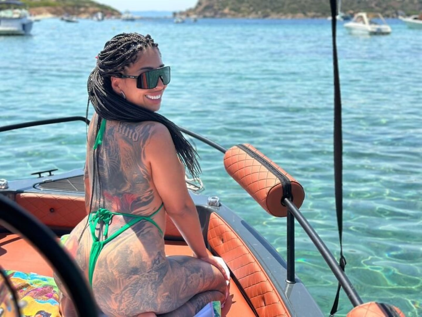 Aariss nude 4