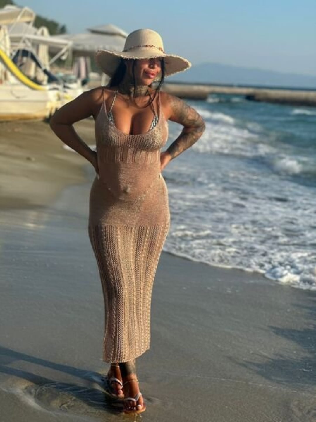 Aariss nude 6