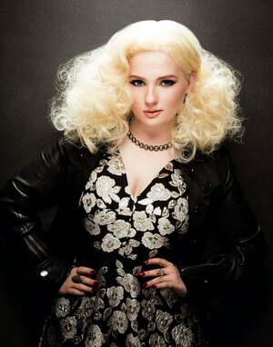 Abigail Breslin nude 11
