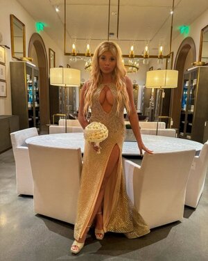 Abigail Lutz nude 7