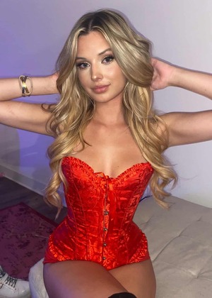 Abigail McKenna nude 12