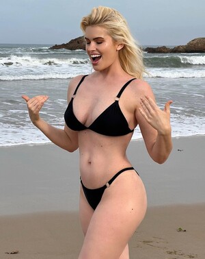 Adriana Abenia nude 2