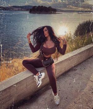 Adriana Kuduz nude 6