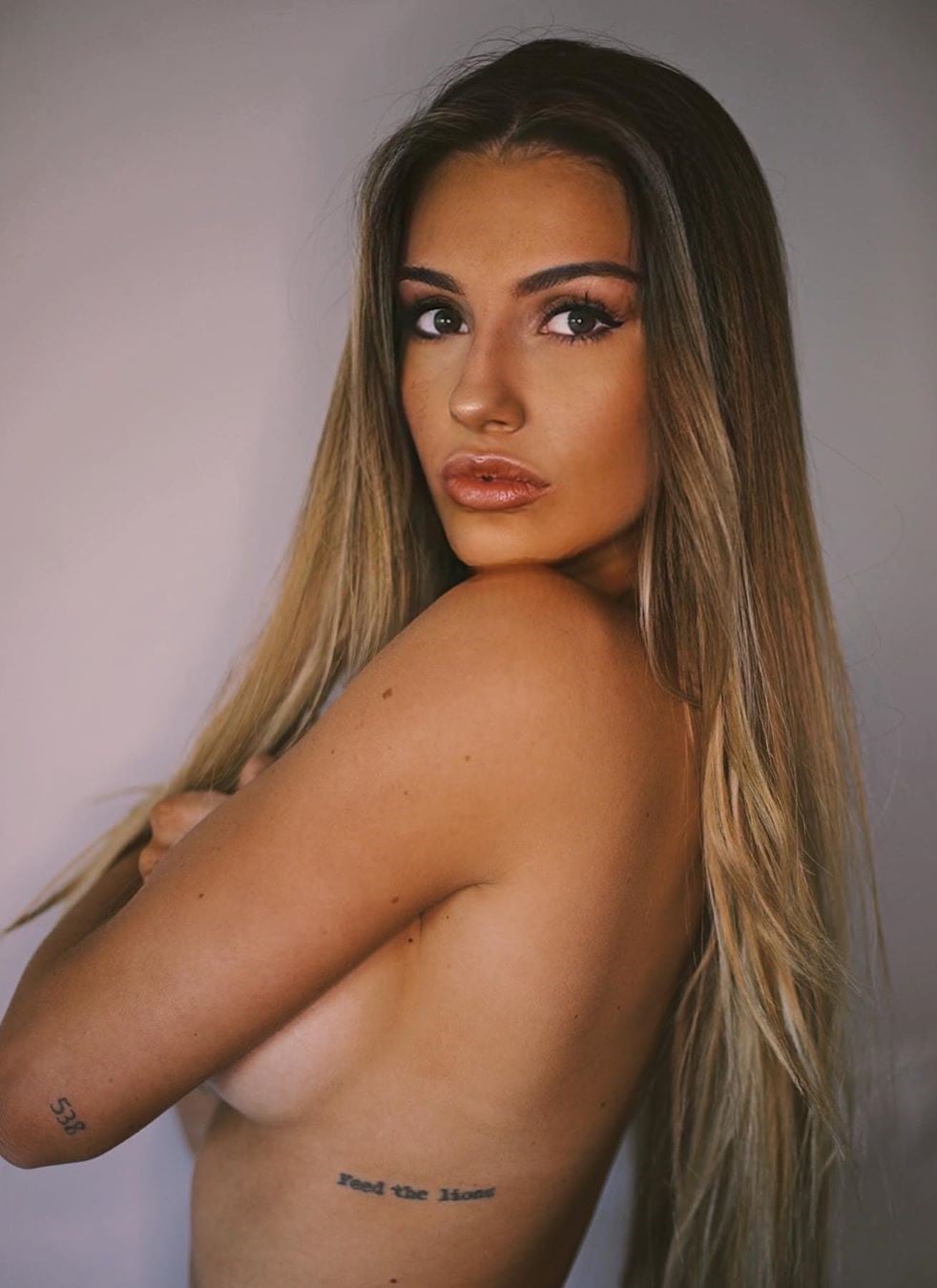 Adriana Pozueco nude 8